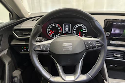 valkoinen SEAT Leon Sportstourer 2022 kuva 15.
