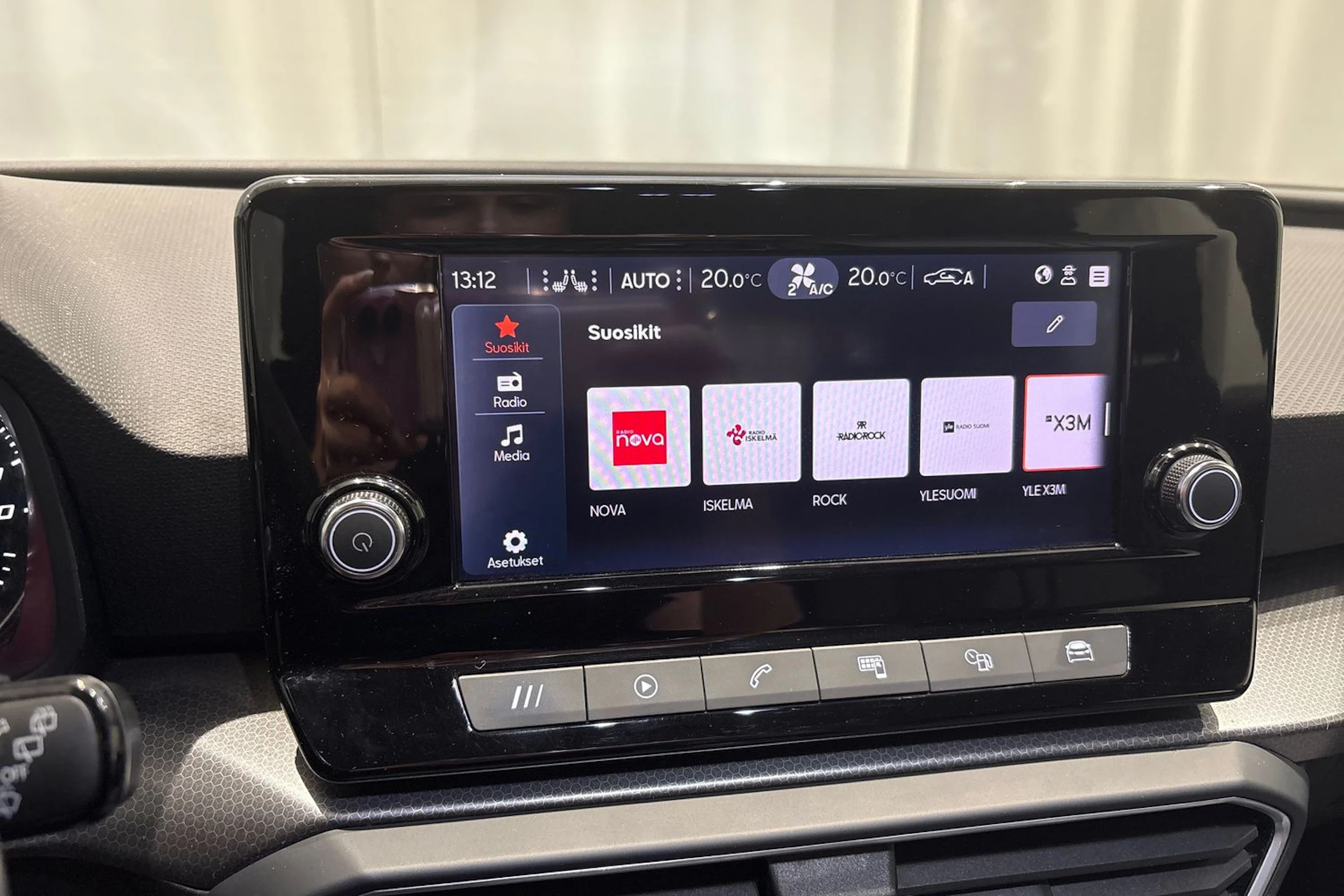 valkoinen SEAT Leon Sportstourer 2022 kuva 16.