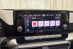 valkoinen SEAT Leon Sportstourer 2022 kuva 16.