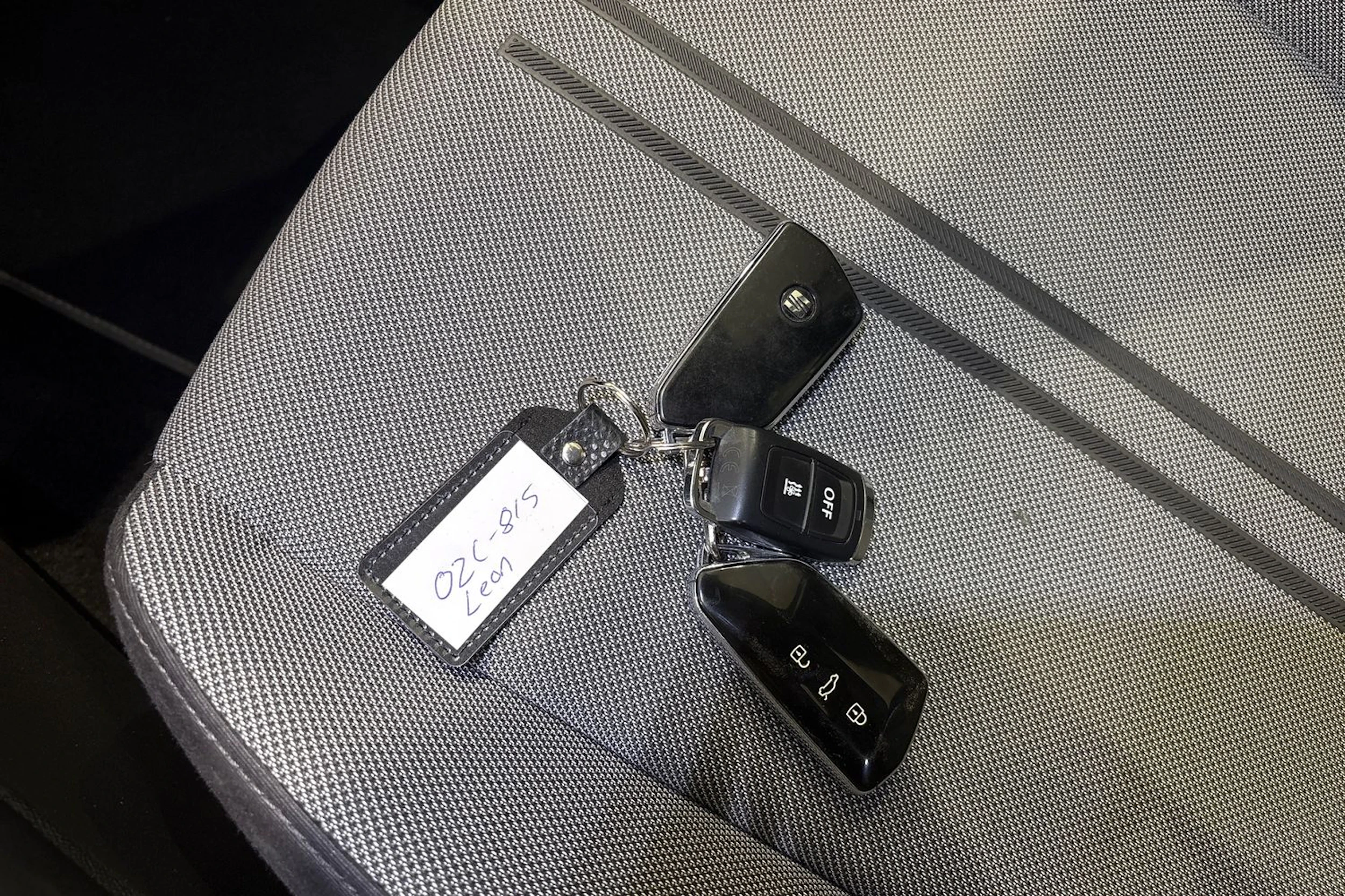 valkoinen SEAT Leon Sportstourer 2022 kuva 19.