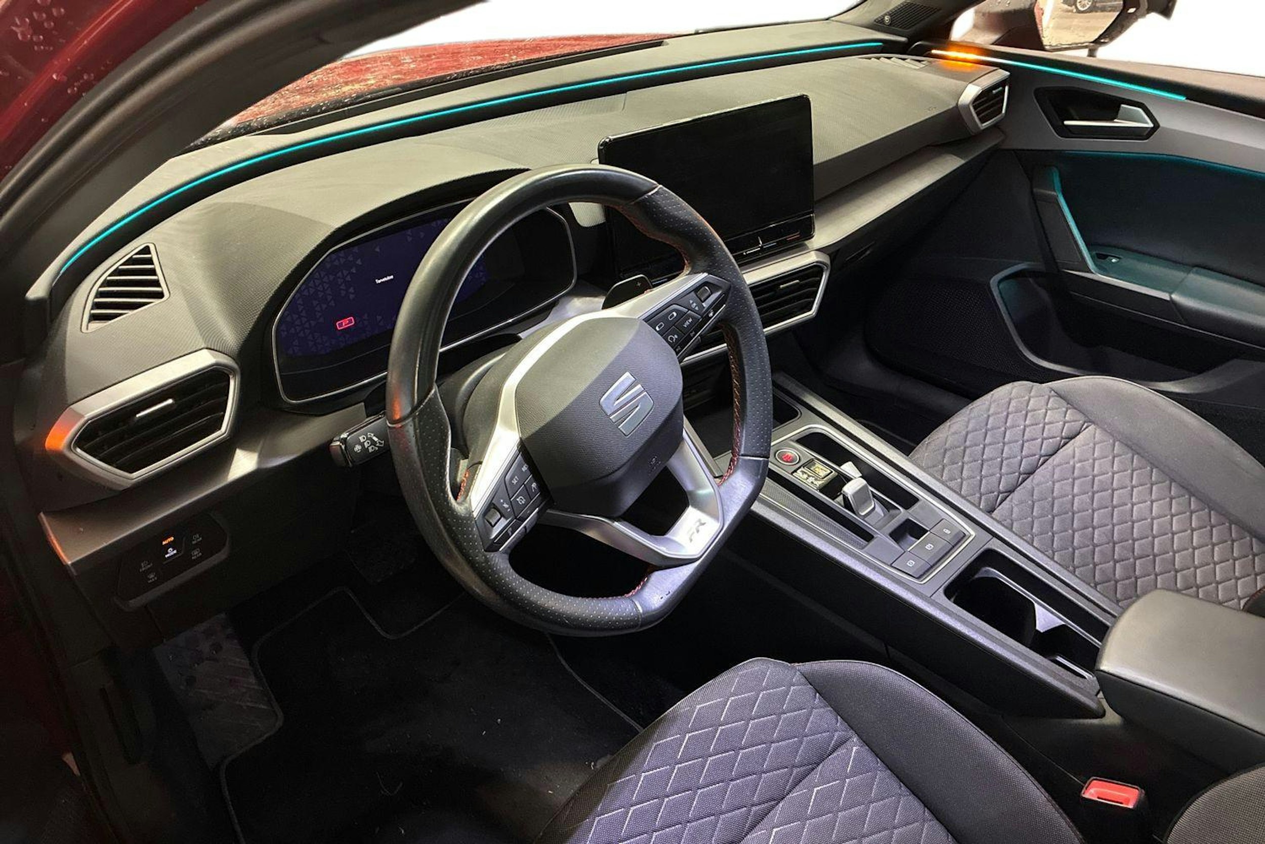 met. punainen SEAT Leon Sportstourer 2021 kuva 3.