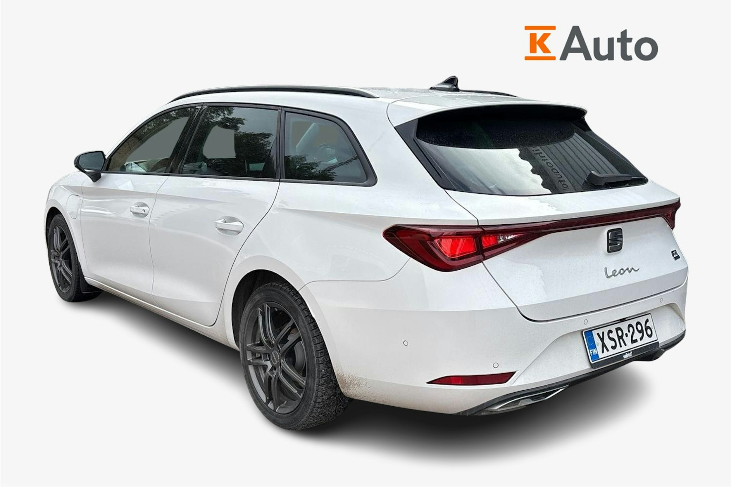 valkoinen SEAT Leon Sportstourer 2021 kuva 2.