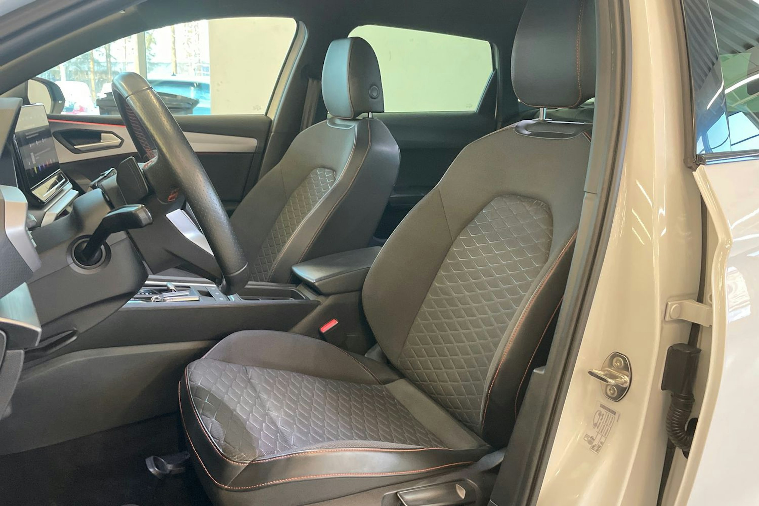 Valkoinen SEAT LEON SPORTSTOURER 2021 kuva 16.