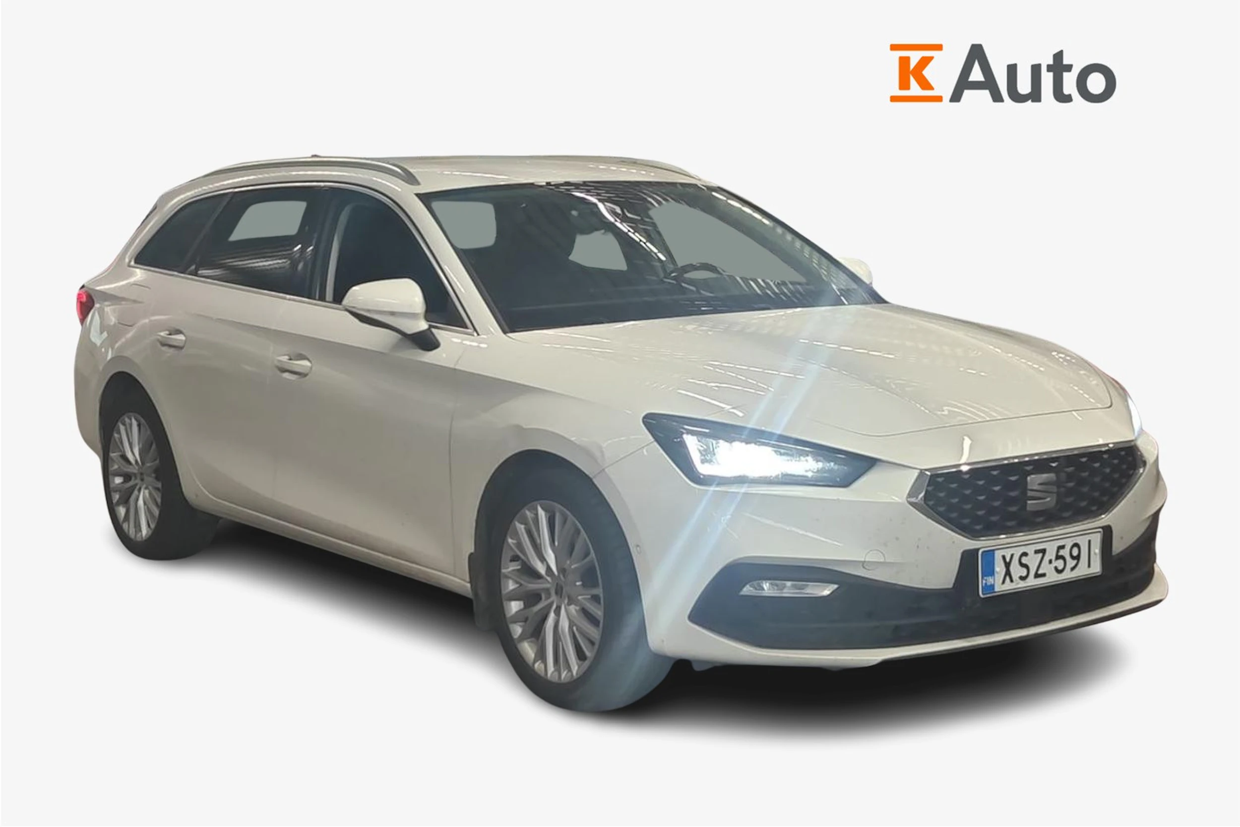 valkoinen SEAT Leon Sportstourer 2021 kuva 1.