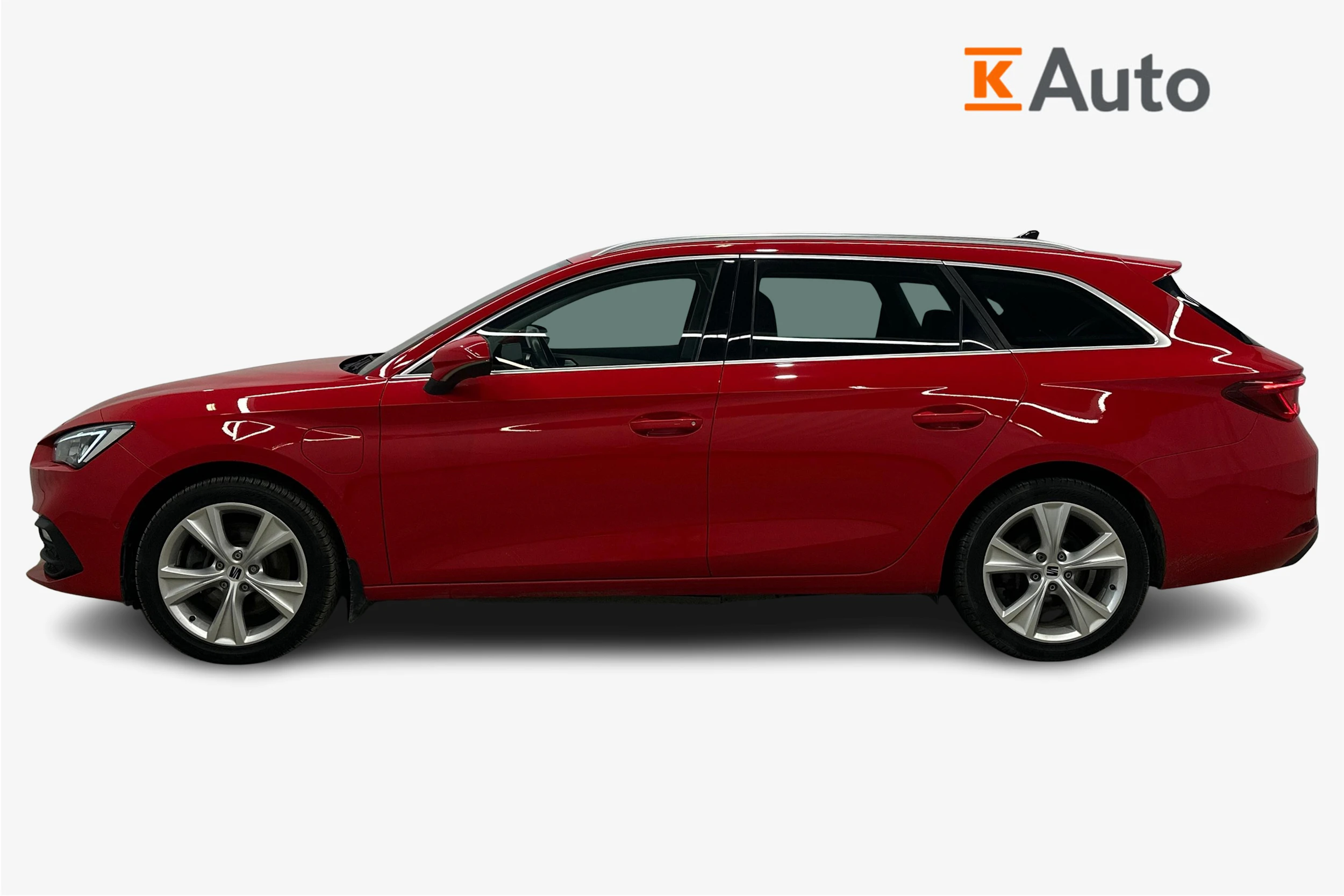 punainen SEAT Leon Sportstourer 2021 kuva 5.