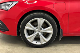 punainen SEAT Leon Sportstourer 2021 kuva 13.