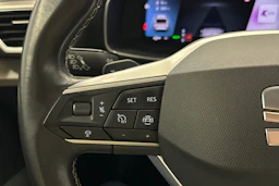 punainen SEAT Leon Sportstourer 2021 kuva 15.