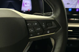 punainen SEAT Leon Sportstourer 2021 kuva 16.