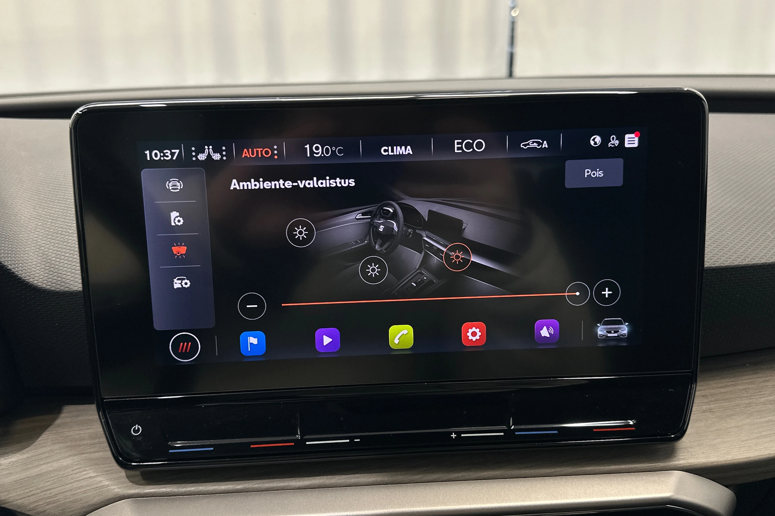 punainen SEAT Leon Sportstourer 2021 kuva 21.