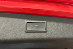 punainen SEAT Leon Sportstourer 2021 kuva 24.