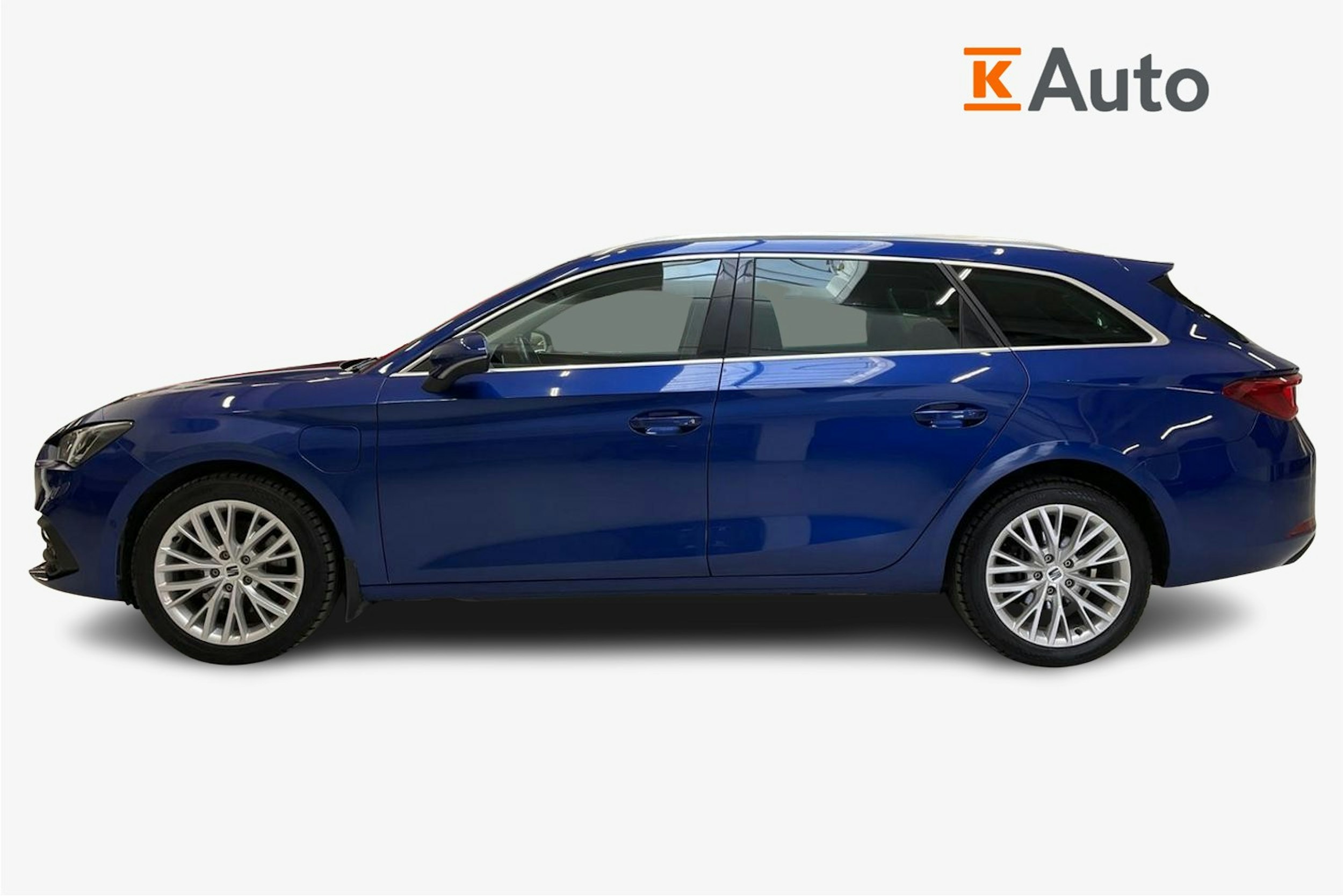 sininen SEAT Leon Sportstourer 2021 kuva 6.