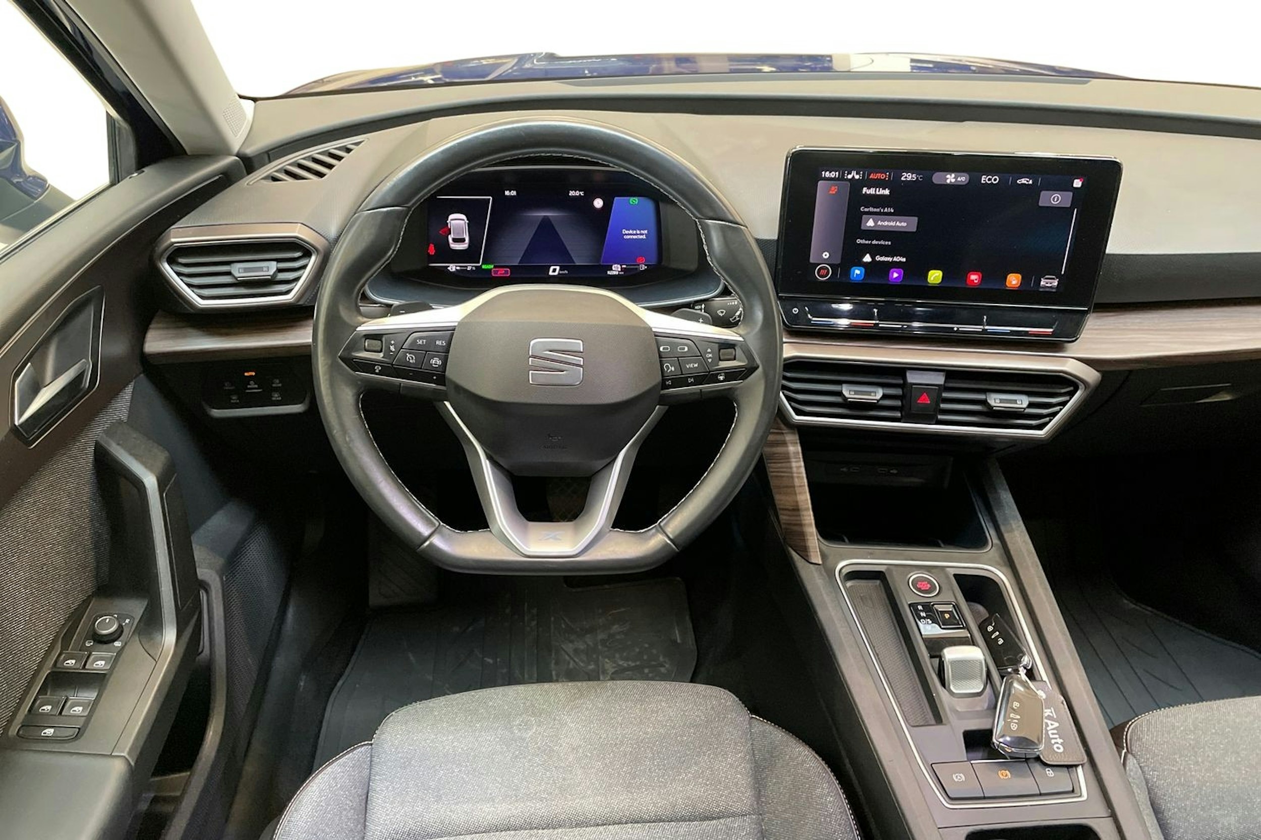 sininen SEAT Leon Sportstourer 2021 kuva 9.