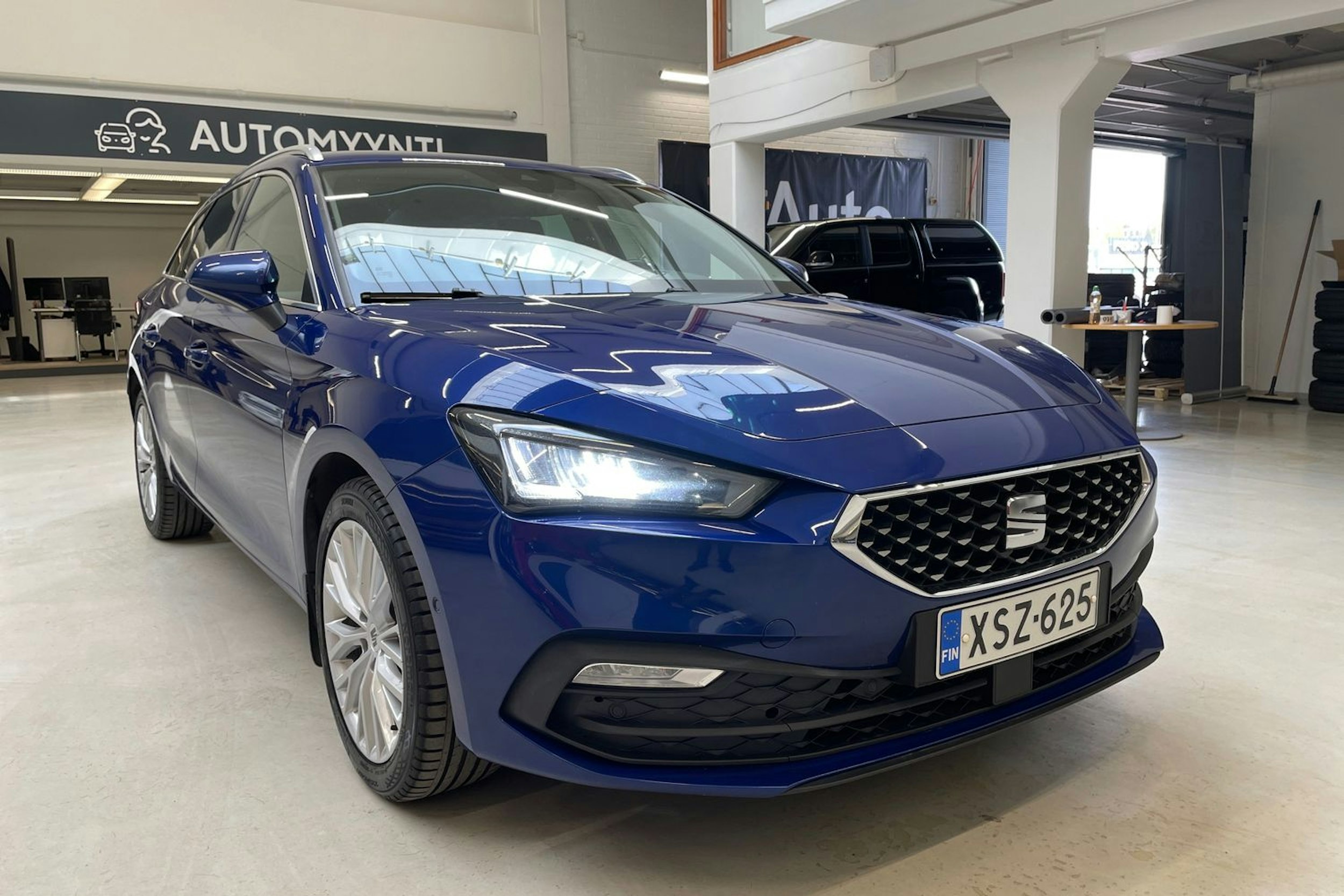 sininen SEAT Leon Sportstourer 2021 kuva 14.