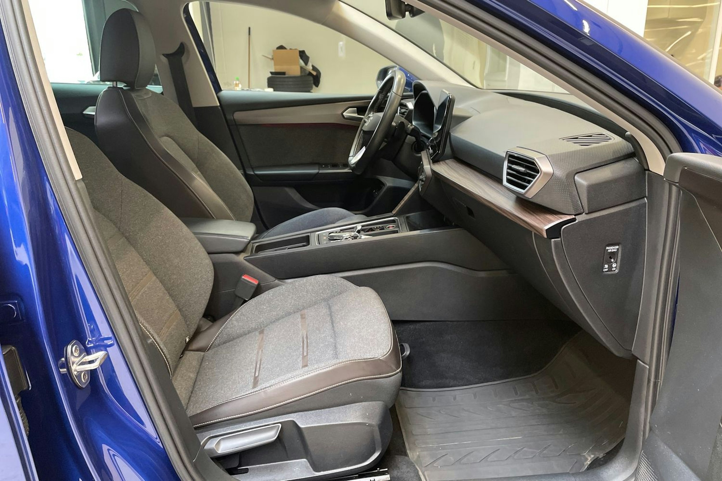 sininen SEAT Leon Sportstourer 2021 kuva 16.
