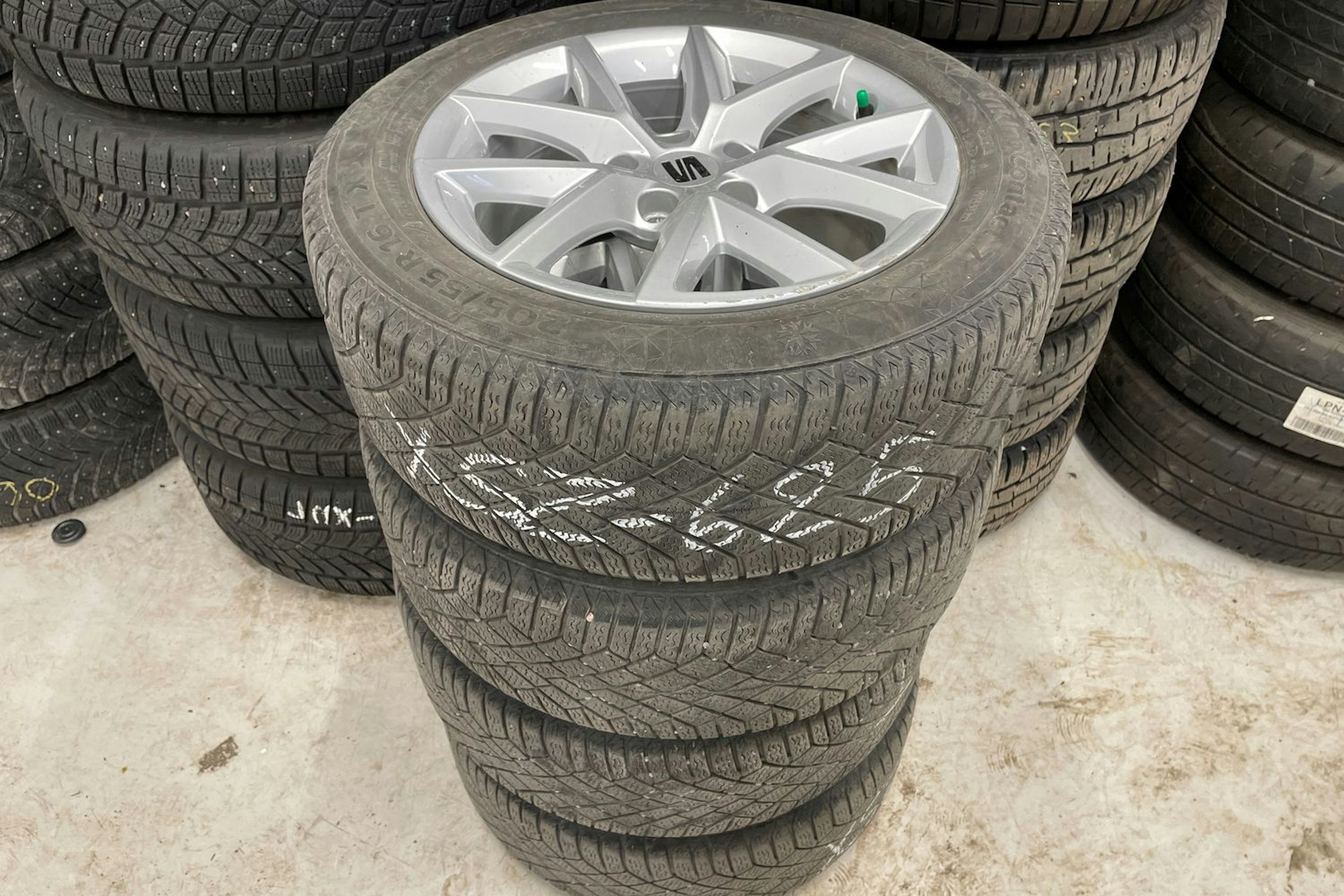 sininen SEAT Leon Sportstourer 2021 kuva 32.