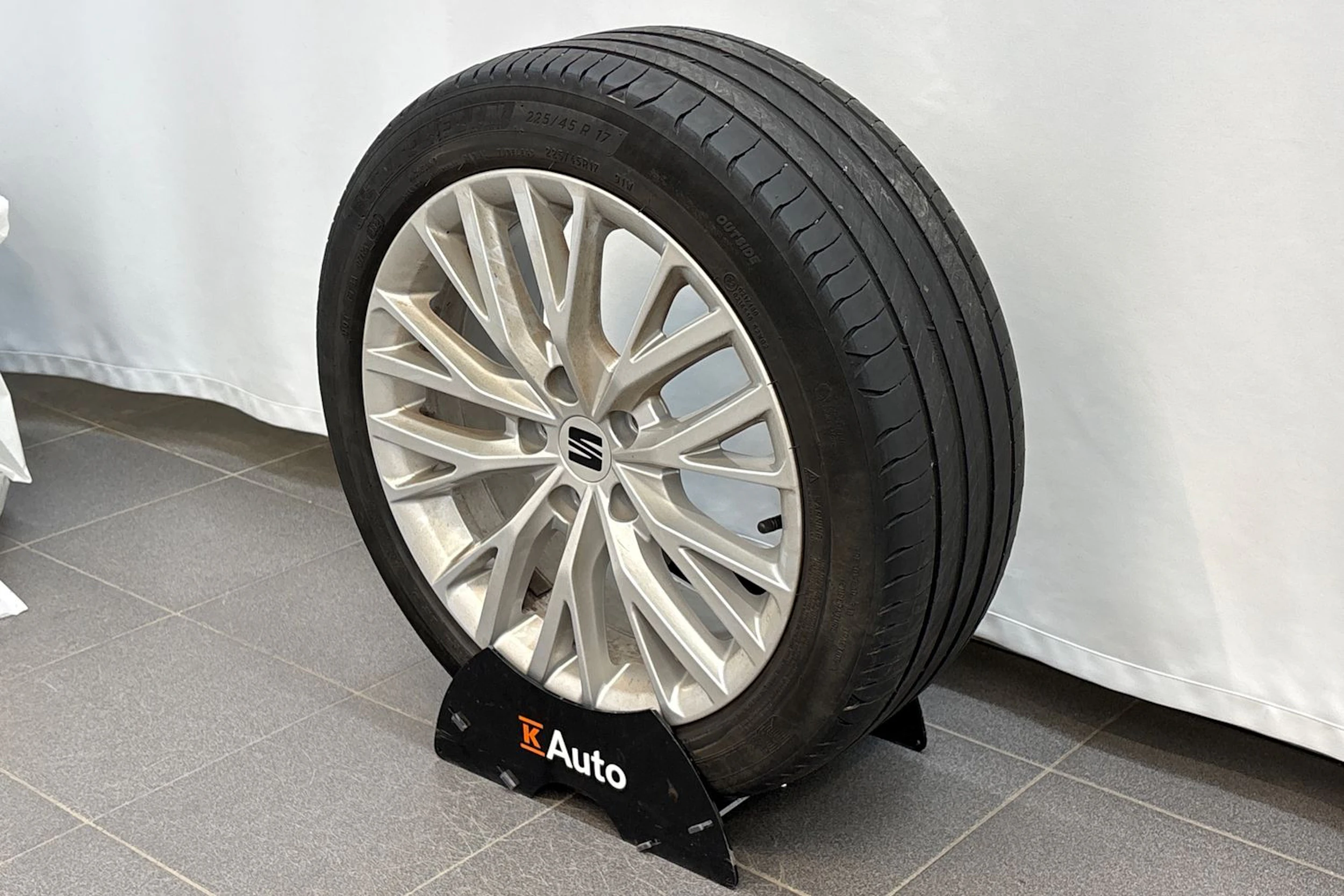 musta SEAT Leon Sportstourer 2021 kuva 13.