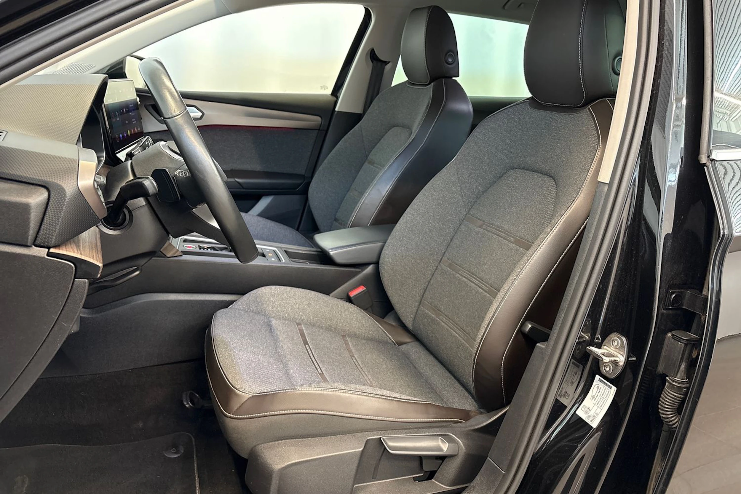 musta SEAT Leon Sportstourer 2021 kuva 15.