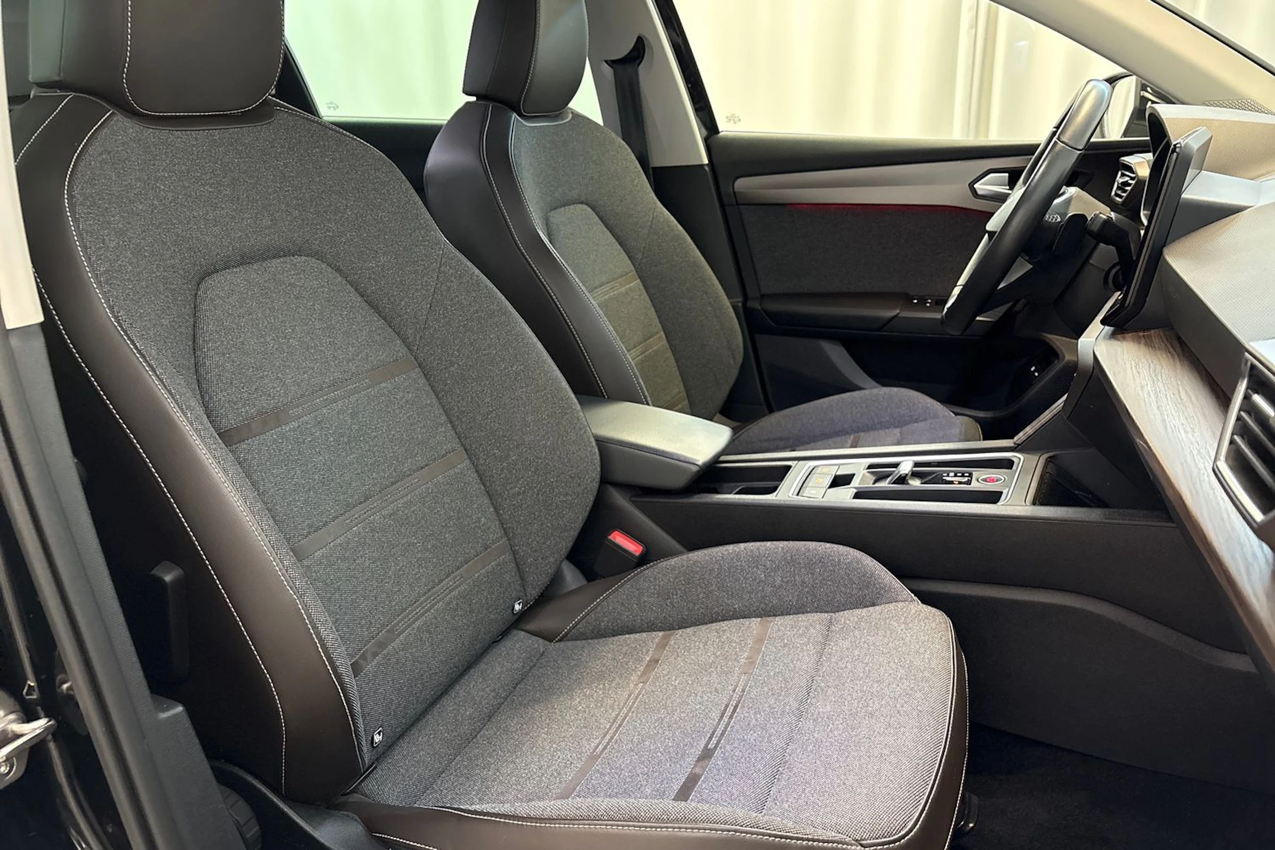 musta SEAT Leon Sportstourer 2021 kuva 16.