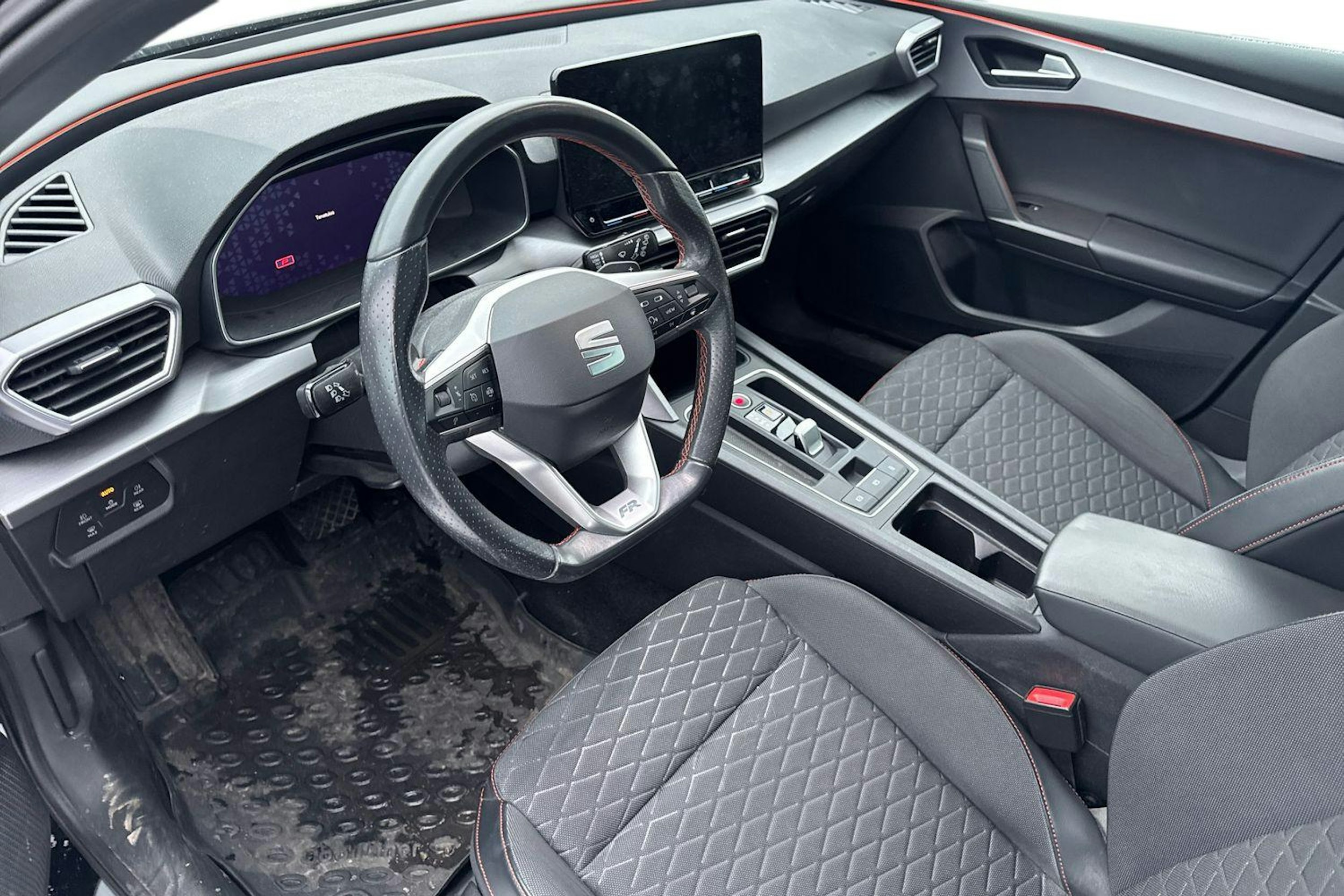 musta SEAT Leon Sportstourer 2021 kuva 3.