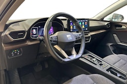 valkoinen SEAT Leon Sportstourer 2021 kuva 3.