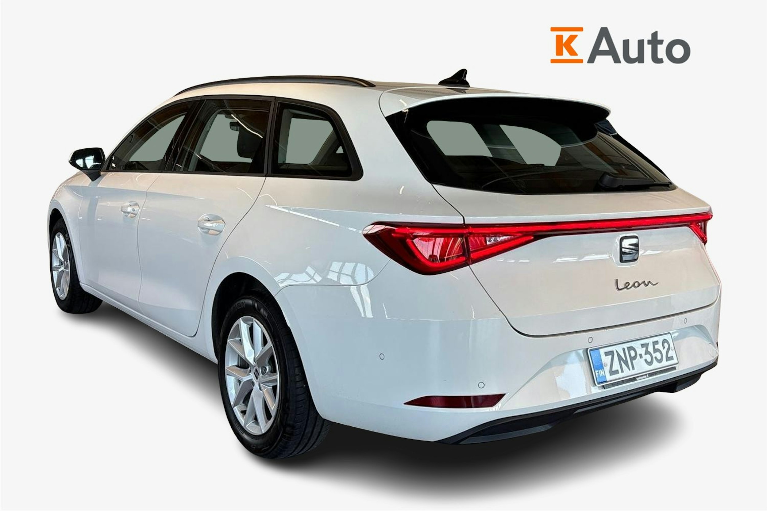 Valkoinen SEAT LEON SPORTSTOURER 2021 kuva 2.