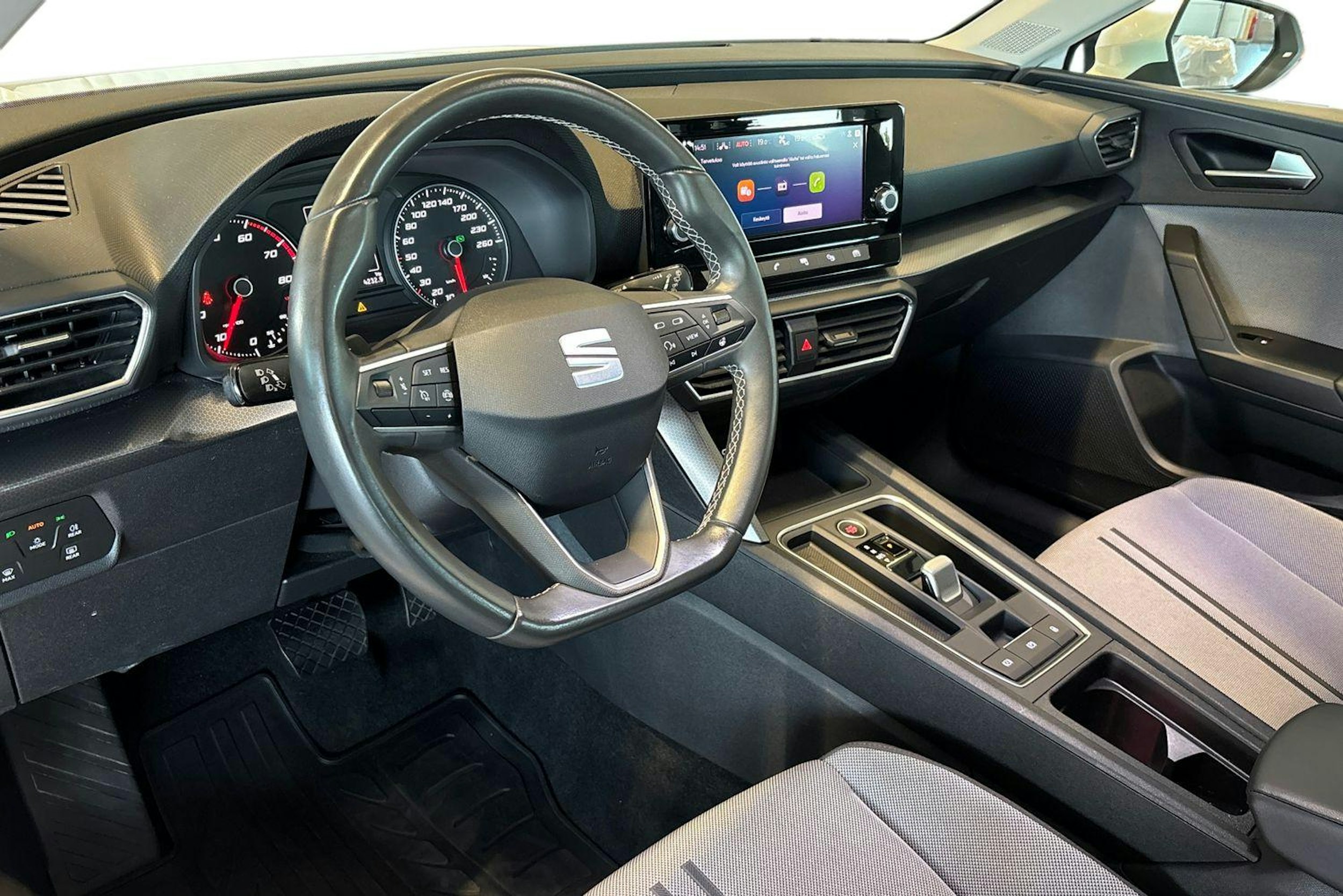 Valkoinen SEAT LEON SPORTSTOURER 2021 kuva 7.