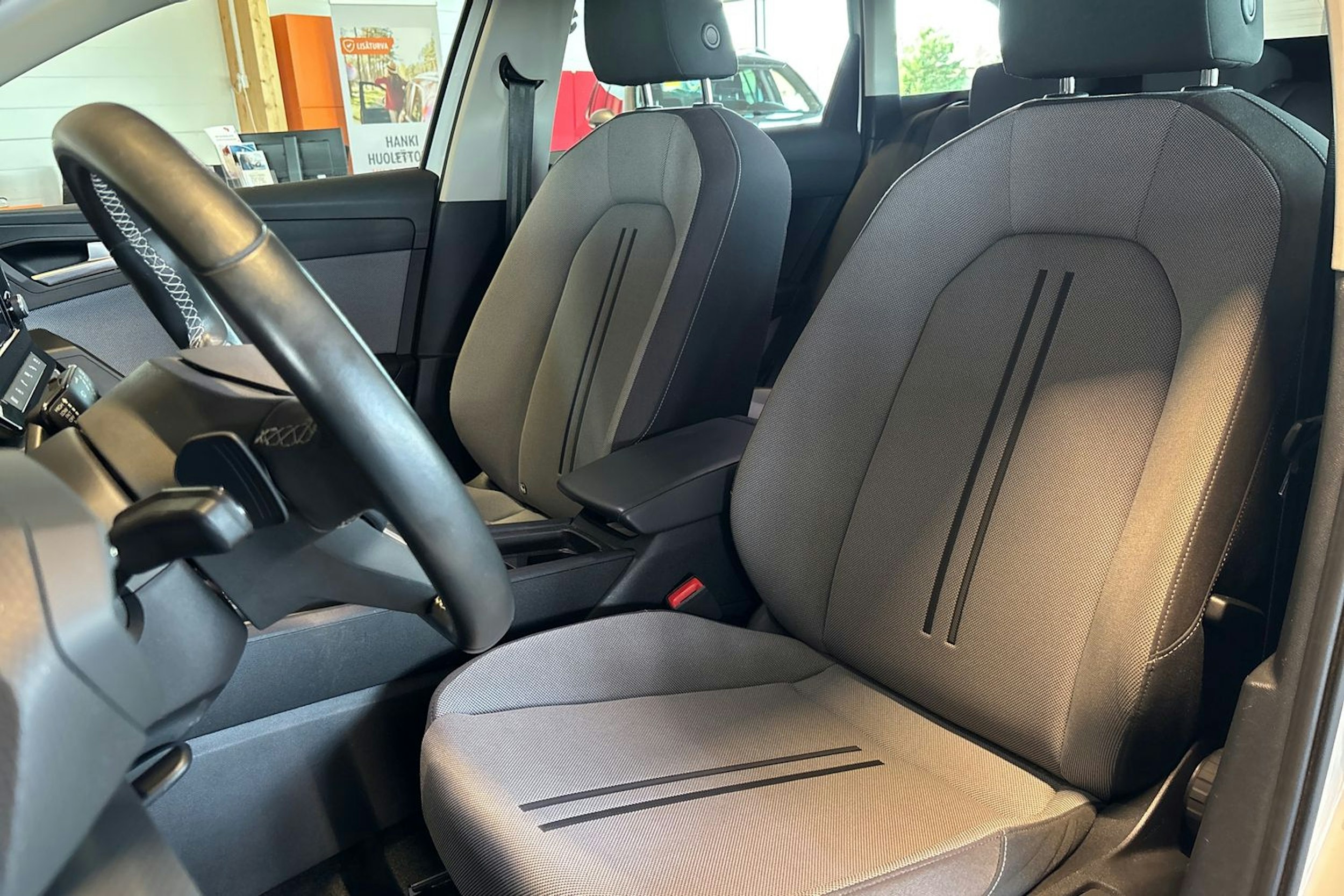 Valkoinen SEAT LEON SPORTSTOURER 2021 kuva 18.