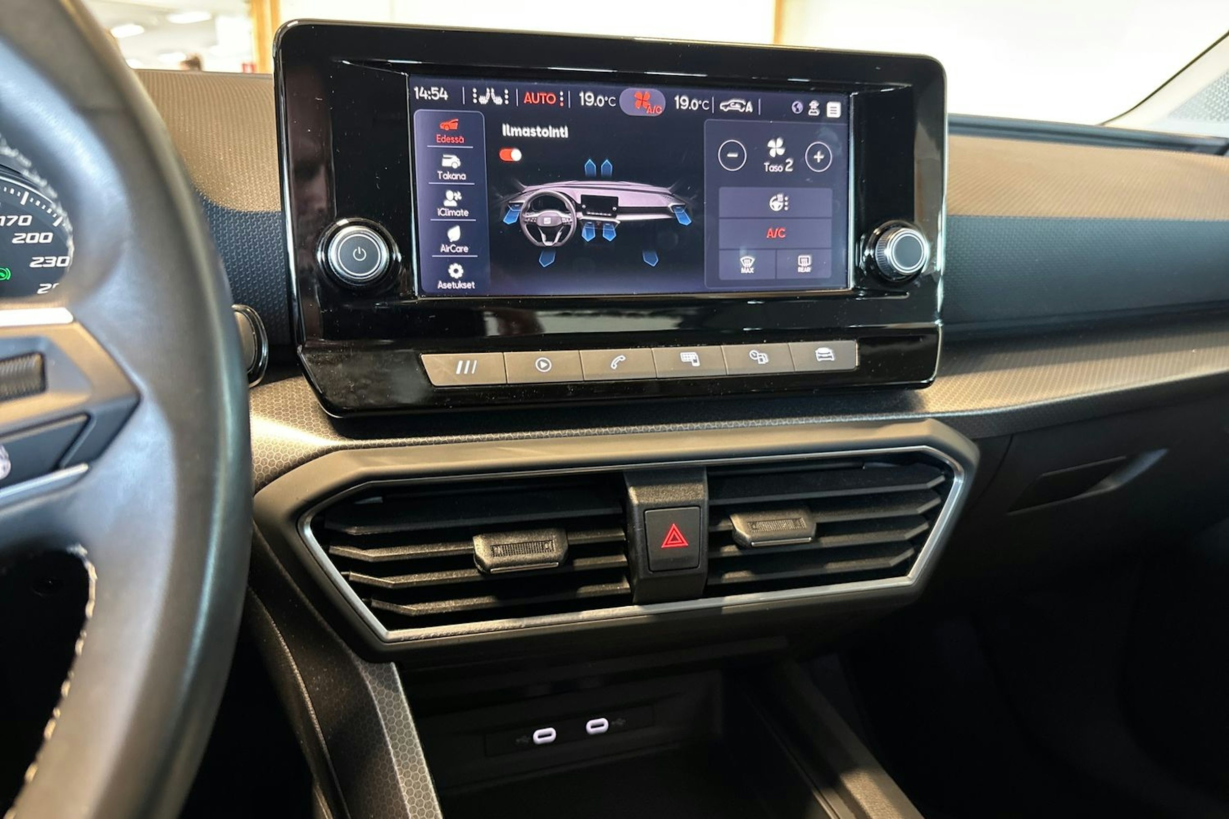 Valkoinen SEAT LEON SPORTSTOURER 2021 kuva 27.