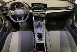 valkoinen SEAT Leon Sportstourer 2021 kuva 9.