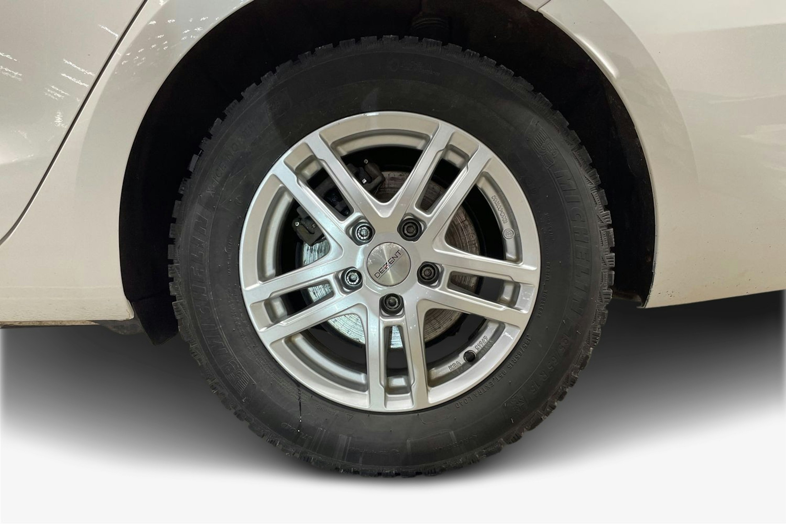 valkoinen SEAT Leon Sportstourer 2021 kuva 11.