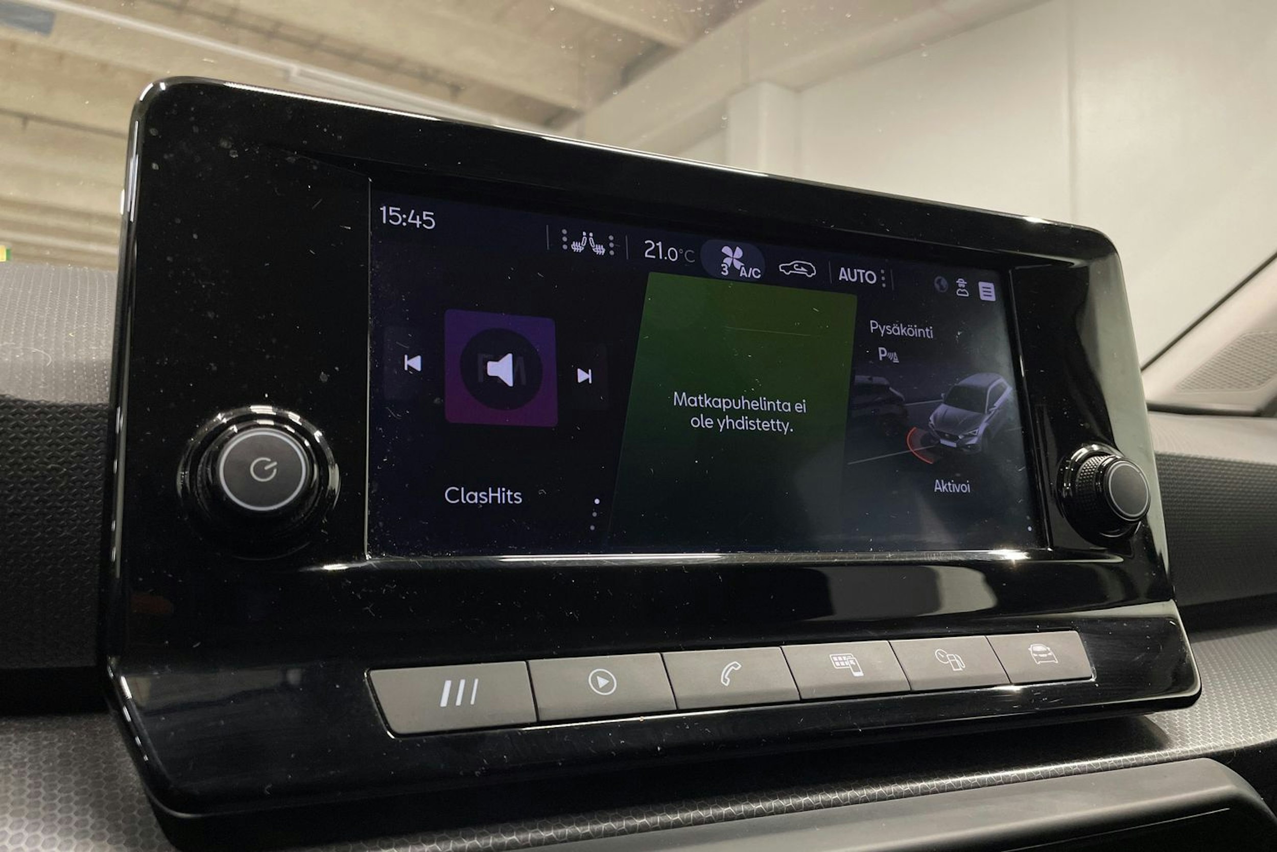 valkoinen SEAT Leon Sportstourer 2021 kuva 16.