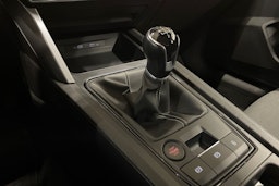 valkoinen SEAT Leon Sportstourer 2021 kuva 21.