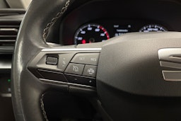 valkoinen SEAT Leon Sportstourer 2021 kuva 23.