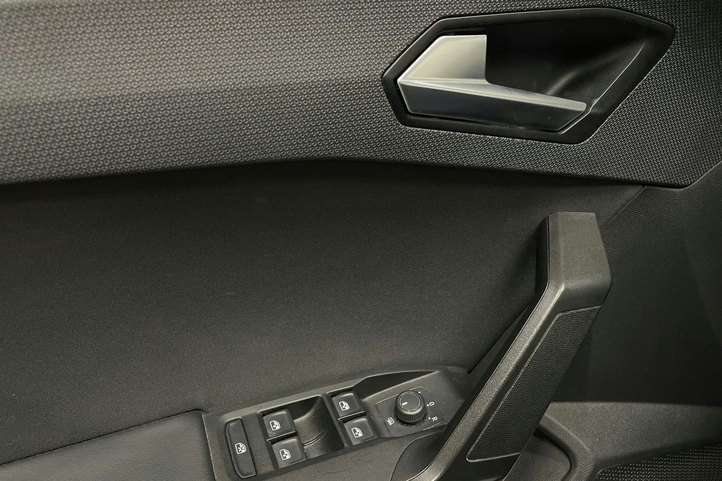 valkoinen SEAT Leon Sportstourer 2021 kuva 25.