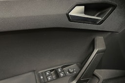 valkoinen SEAT Leon Sportstourer 2021 kuva 25.