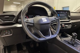 valkoinen SEAT Leon Sportstourer 2021 kuva 26.