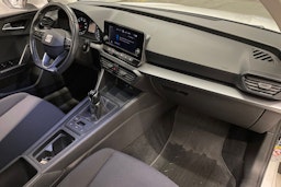 valkoinen SEAT Leon Sportstourer 2021 kuva 28.