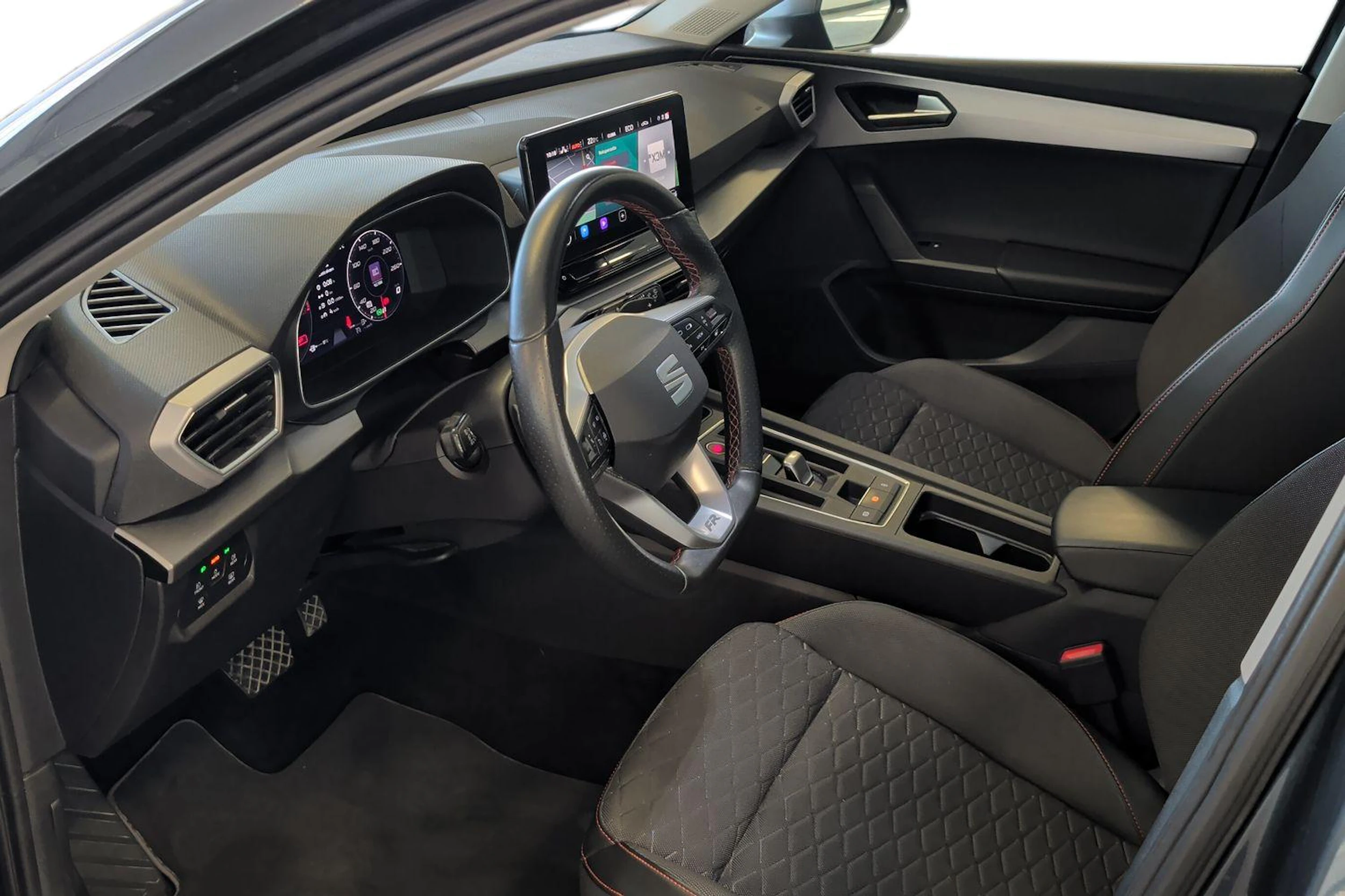 met. harmaa SEAT Leon Sportstourer 2021 kuva 6.
