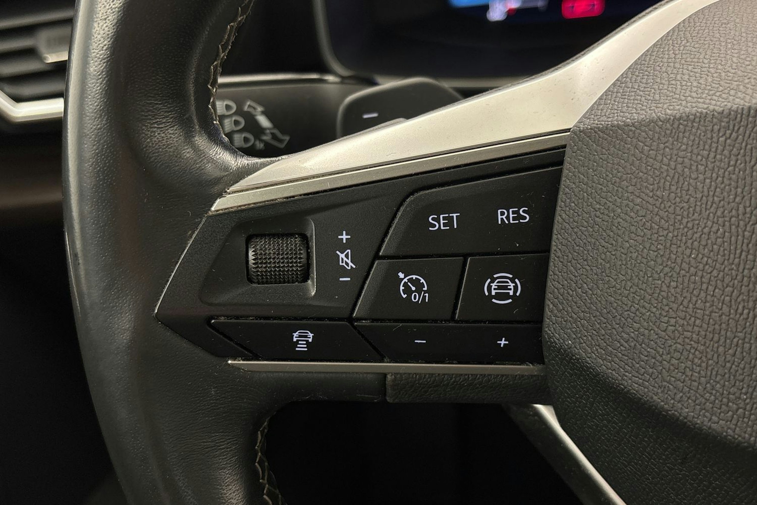 met. harmaa SEAT Leon Sportstourer 2022 kuva 16.