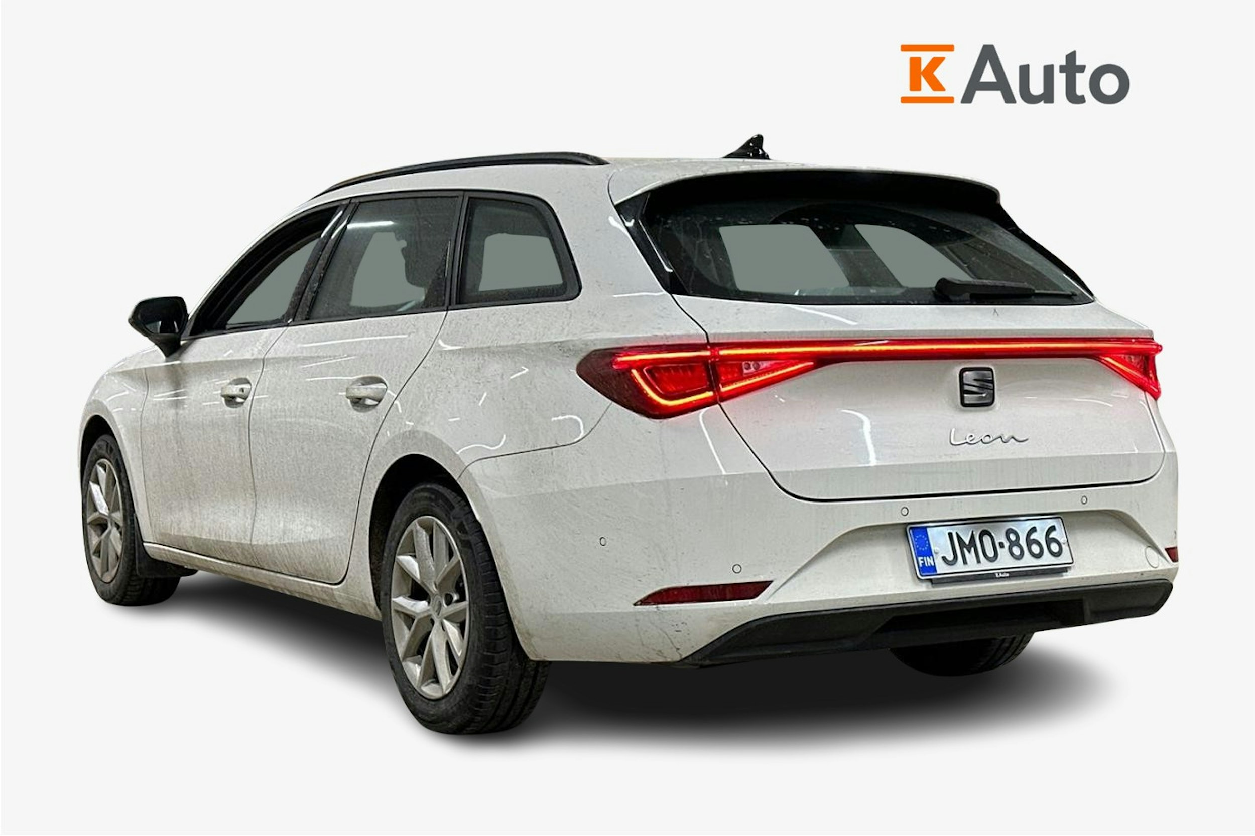 valkoinen SEAT Leon Sportstourer 2022 kuva 2.