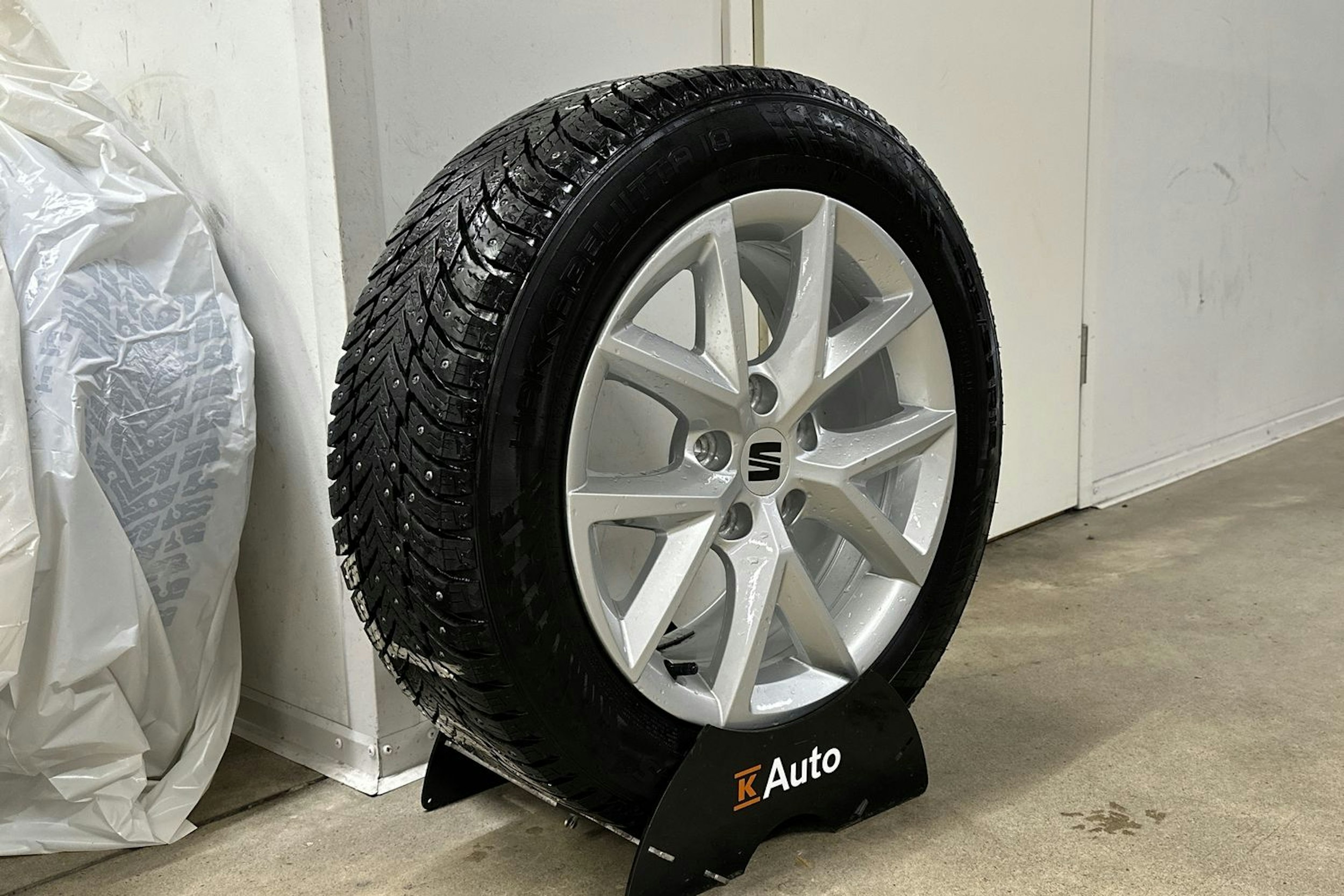 valkoinen SEAT Leon Sportstourer 2022 kuva 13.