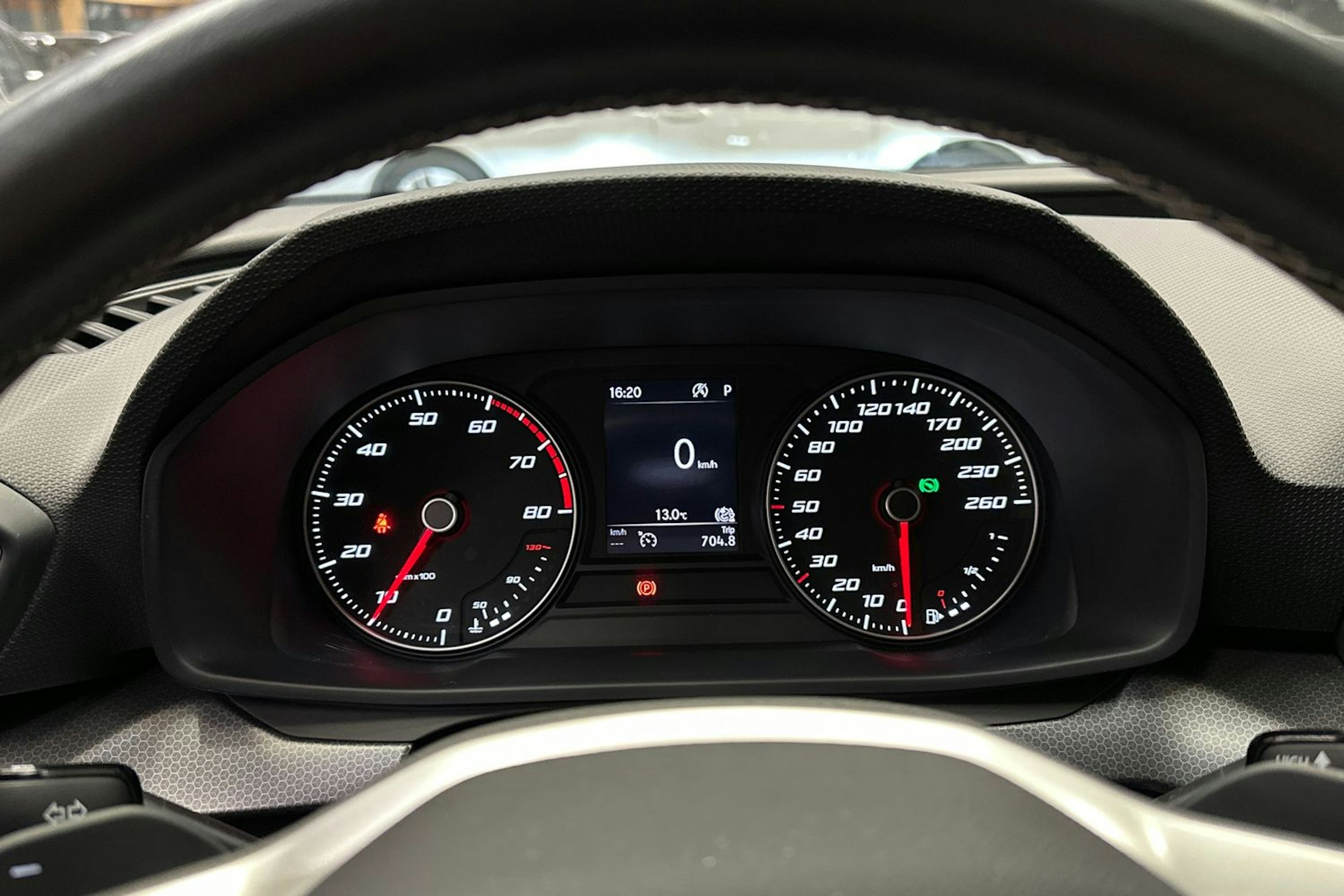 valkoinen SEAT Leon Sportstourer 2022 kuva 19.