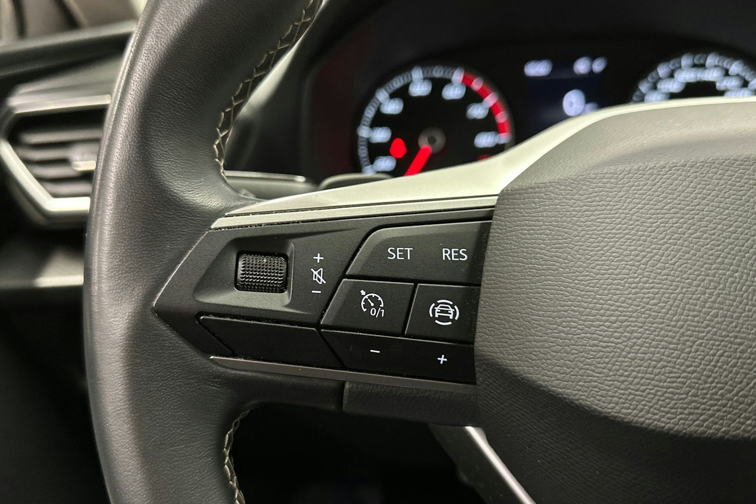 valkoinen SEAT Leon Sportstourer 2022 kuva 20.