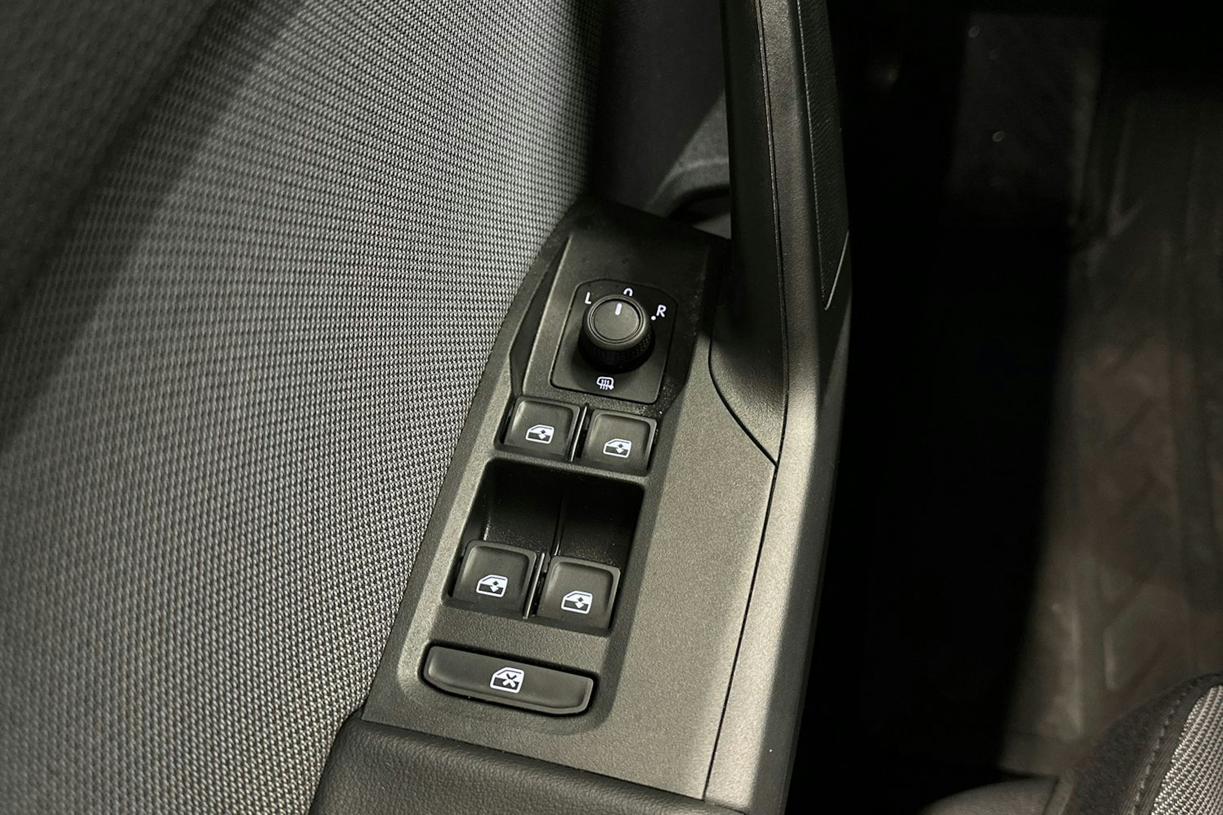 valkoinen SEAT Leon Sportstourer 2022 kuva 23.