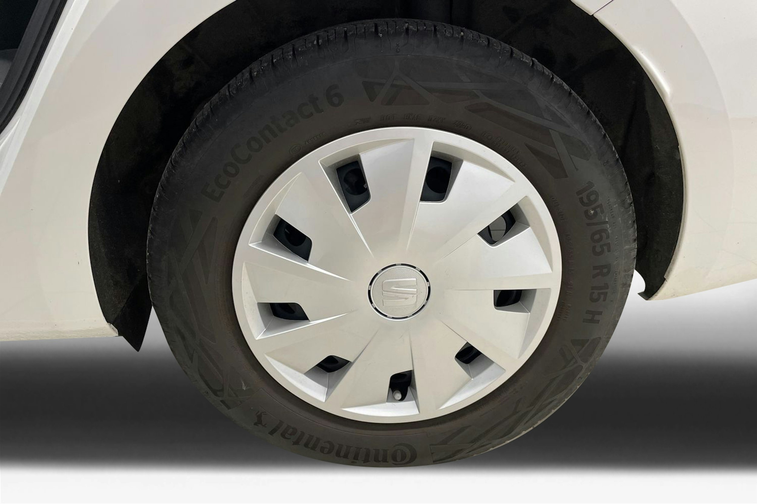 Valkoinen SEAT LEON SPORTSTOURER 2022 kuva 11.