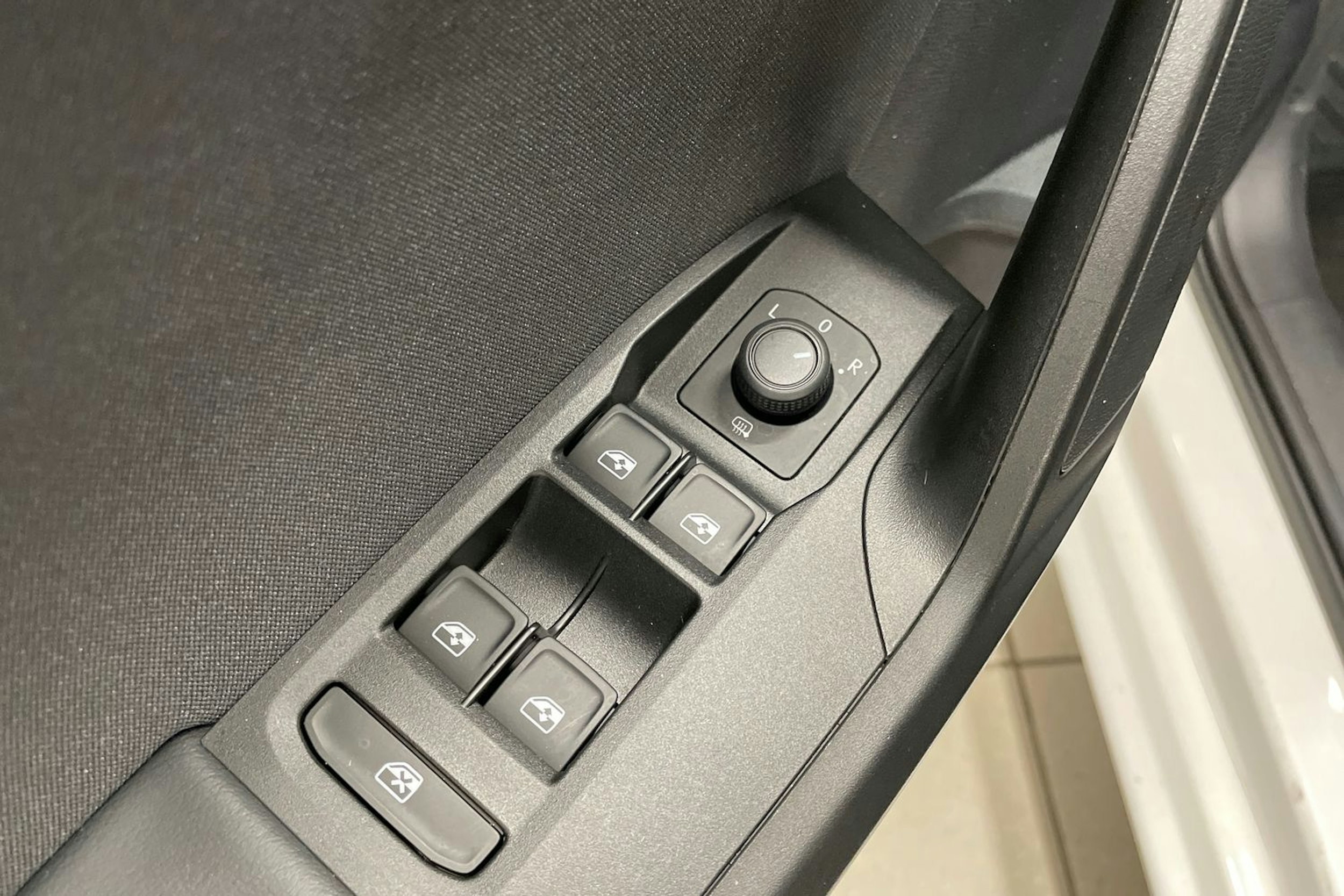 Valkoinen SEAT LEON SPORTSTOURER 2022 kuva 13.