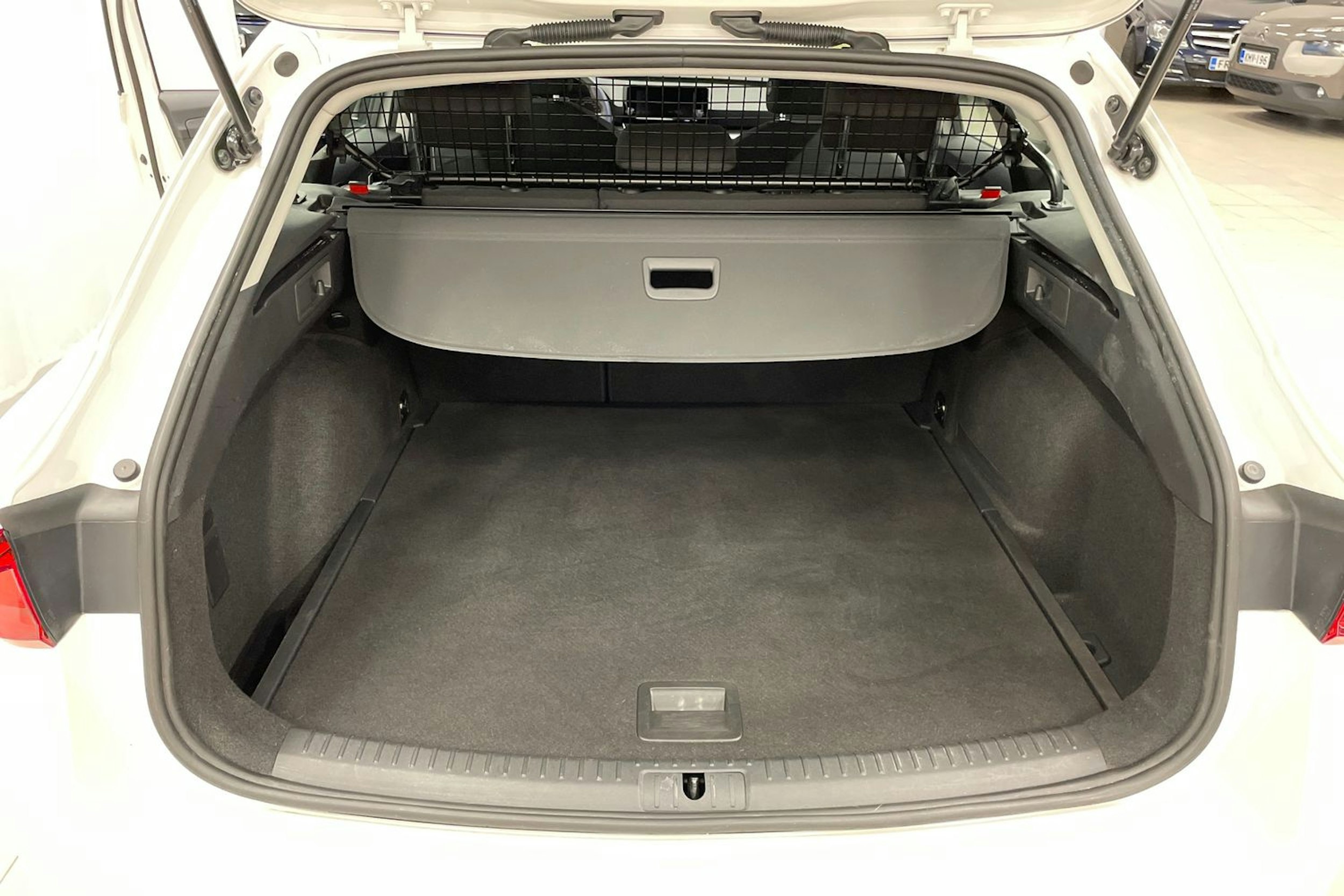 Valkoinen SEAT LEON SPORTSTOURER 2022 kuva 25.