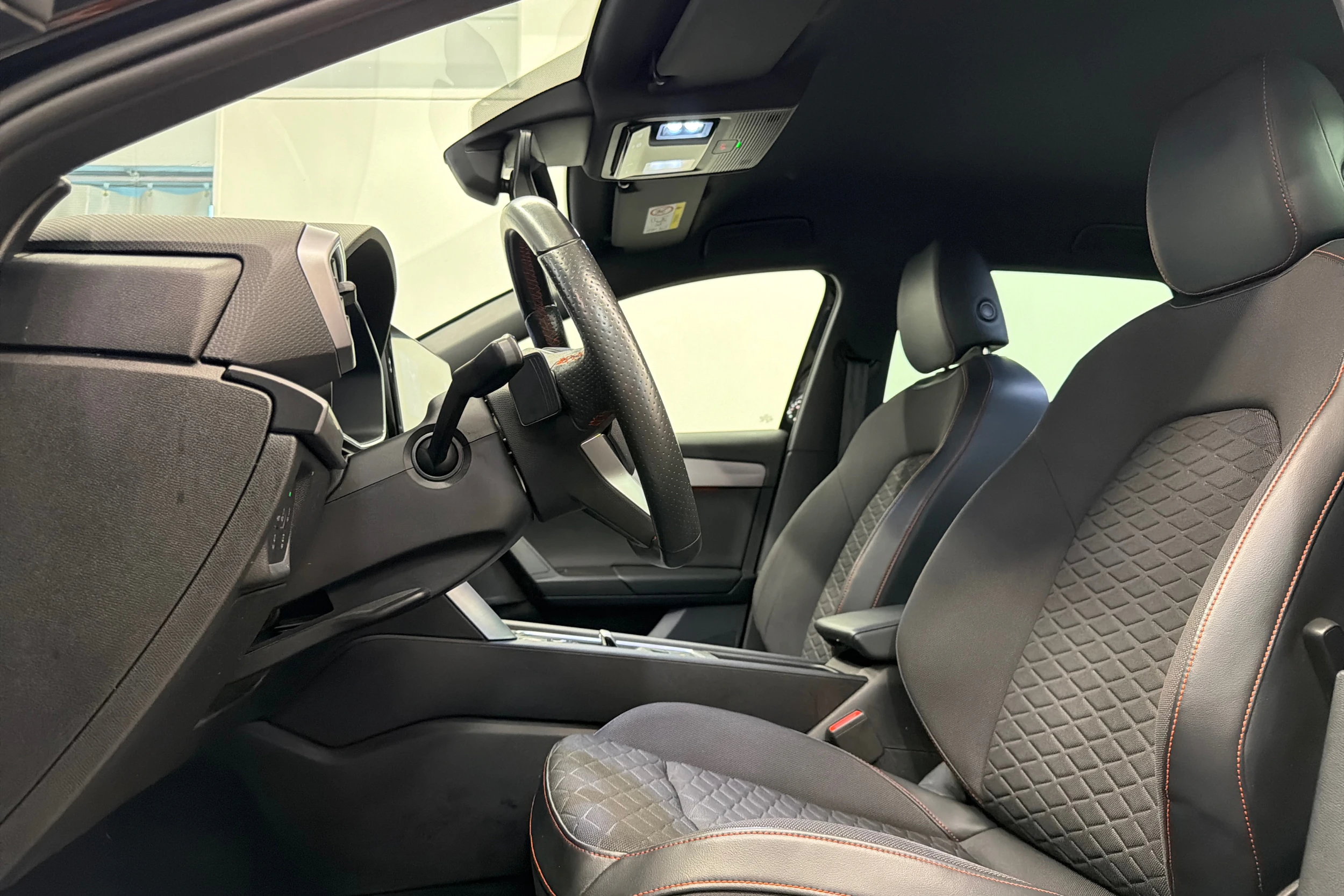 musta SEAT Leon Sportstourer 2022 kuva 16.