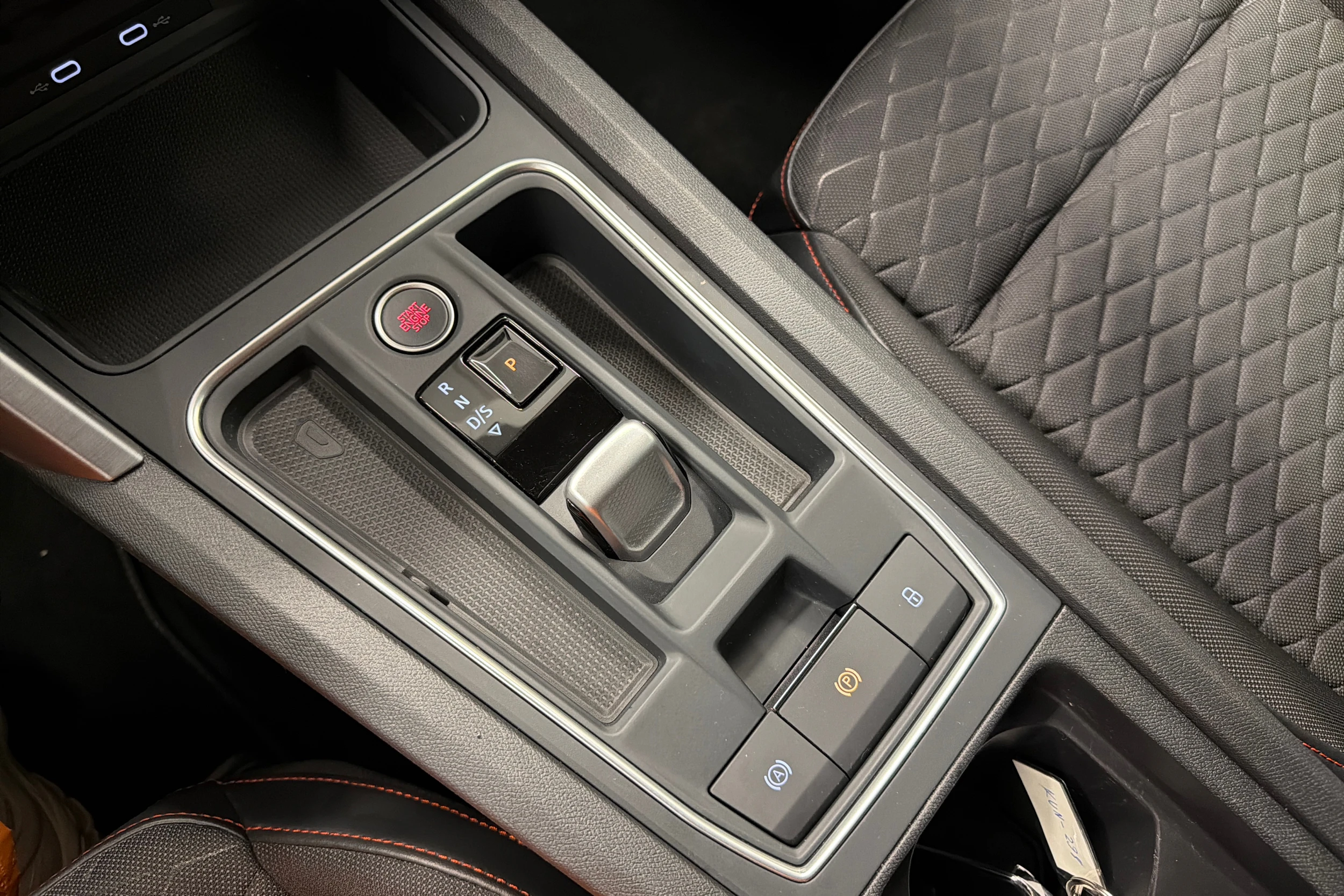 musta SEAT Leon Sportstourer 2022 kuva 22.