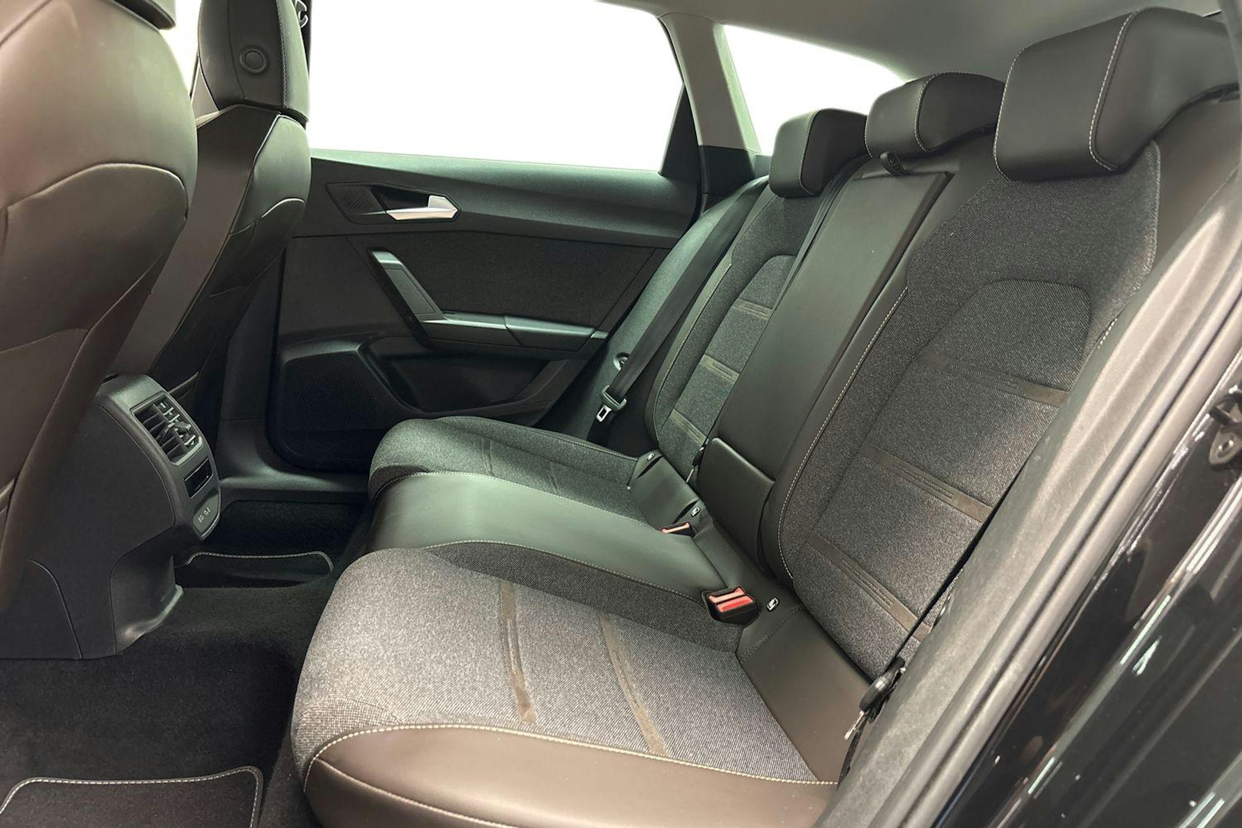 Musta SEAT LEON SPORTSTOURER 2022 kuva 10.